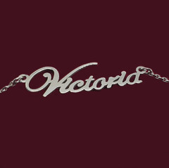 Срібне кольє з ім'ям Victoria
