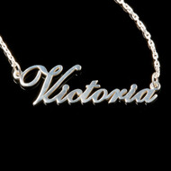Срібне кольє з ім'ям Victoria